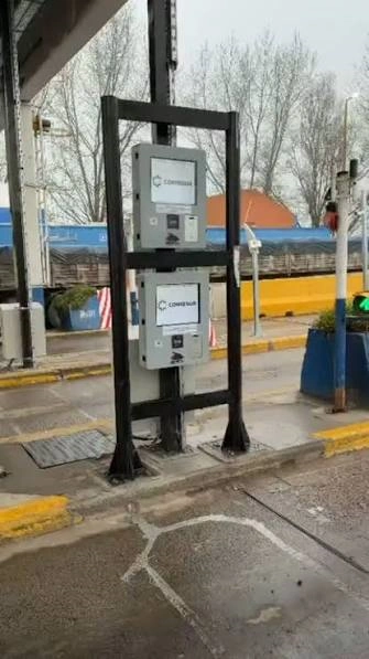 Ya funcionan los tótems de pago electrónico en los peajes: sin TelePASE se paga el doble